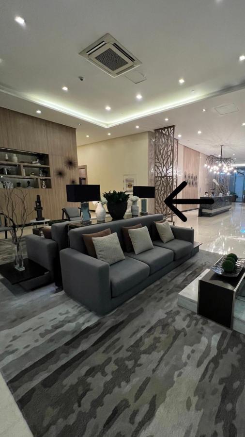 La Palazzo - Across Uptown Mall & Grand Hyatt Bgc Taguig Exteriör bild